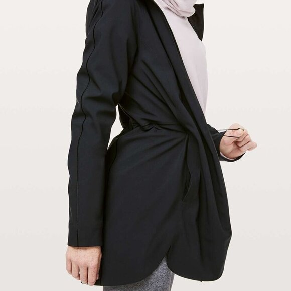 Lululemon Glyde Along Softshell- Black Size 2 - Picture 5 of 15